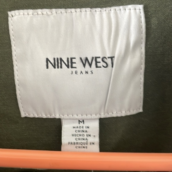 Nine West olive green denim cotton coat. NWT. Medium. Snaps. Cinches. - Picture 4 of 10